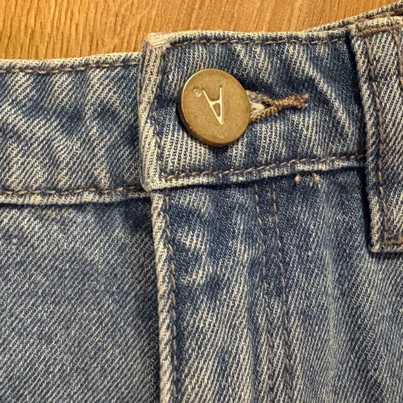 A BRAND HIGH RELAXED SHORT - Picture 5 of 9